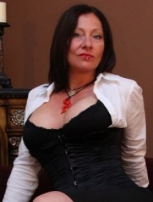 Vorschaubild-Mistress Venus-Club Dom-220×290 Mistress Venus on Club Dom presented by Femdom Magazine.
